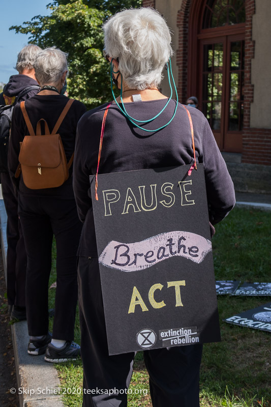 Extinction Rebellion-meditators-climate-Schiel-IMG_4239