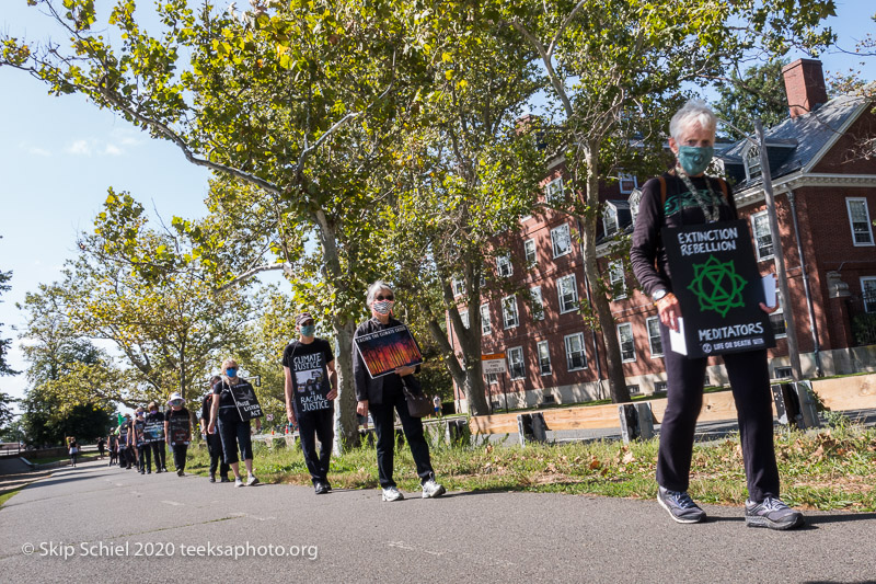 Extinction Rebellion-meditators-climate-Schiel-IMG_4247