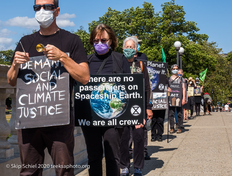 Extinction Rebellion-meditators-climate-Schiel-IMG_4266