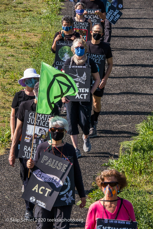 Extinction Rebellion-meditators-climate-Schiel-IMG_4313