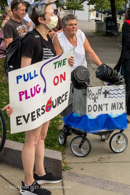 Extinction Rebellion-GreenRoots-Eversource-Teeksa-IMG_7815