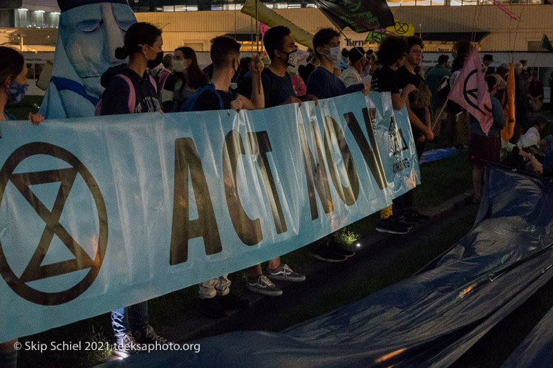 Extinction Rebellion-Seaport-Boston-Teeksa-Converted_SST0748