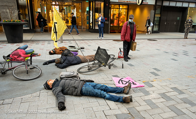 Extinction Rebelllion-die in-Skip Schiel__SST1603