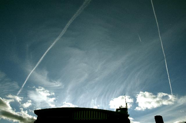 BuildingContrails2348 